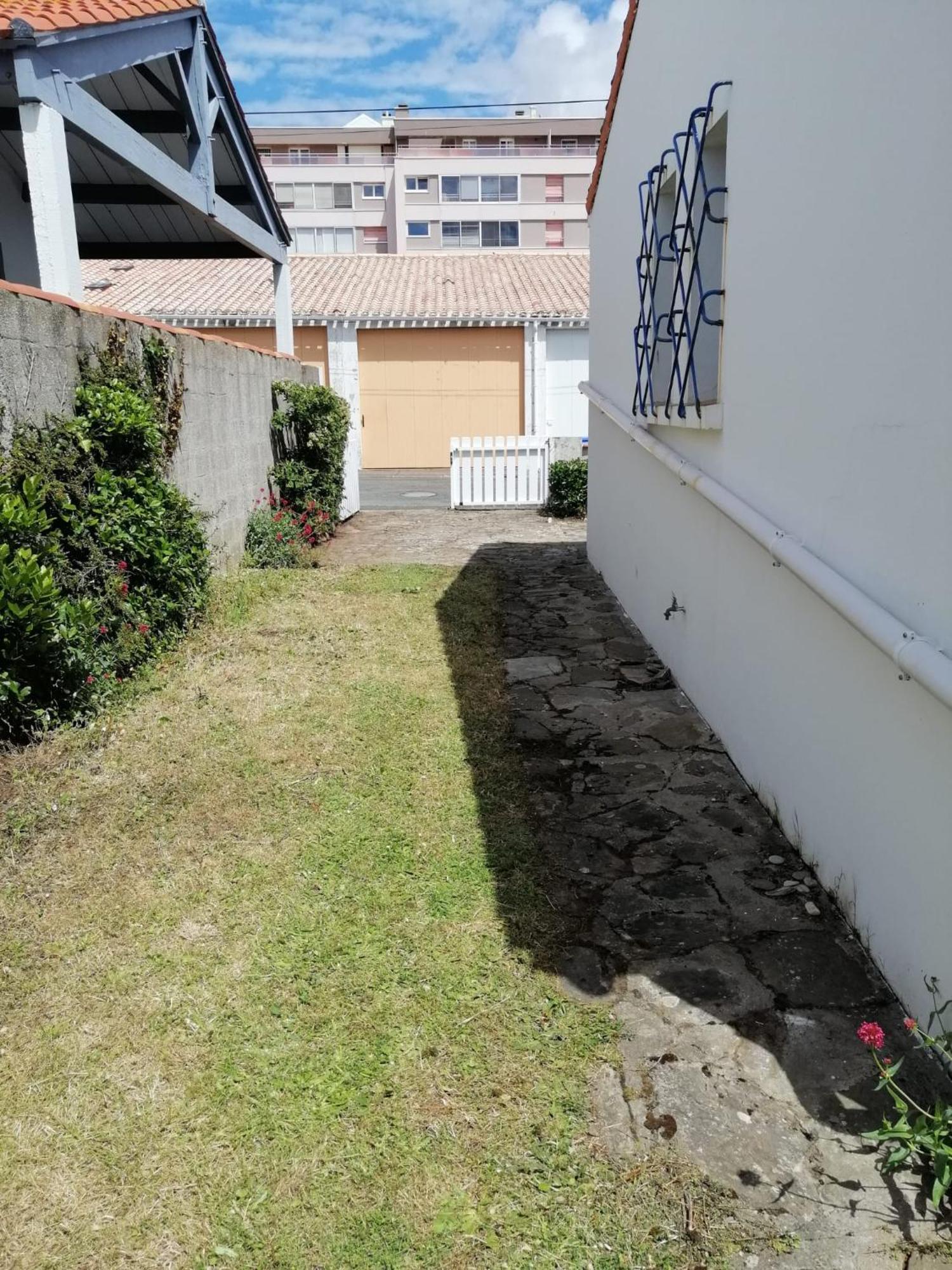 Maison Deux Chambres Avec Jardin A 100M De L'Ocean Les Sables-d'Olonne Exterior photo